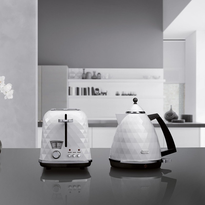 Rychlovarná konvice De'Longhi Brillante KBJ2001W bílý Rychlovarná konvice De'Longhi Brillante KBJ2001W bílý