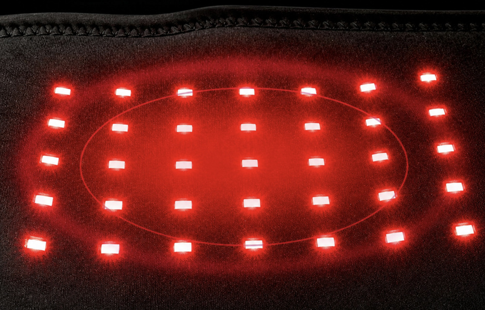 Masážní přístroj Reviber RV-MABP Zen Physio LED černý Detail rozsvícených LED diod uvnitř masážního pásu Reviber Zen Physio LED
