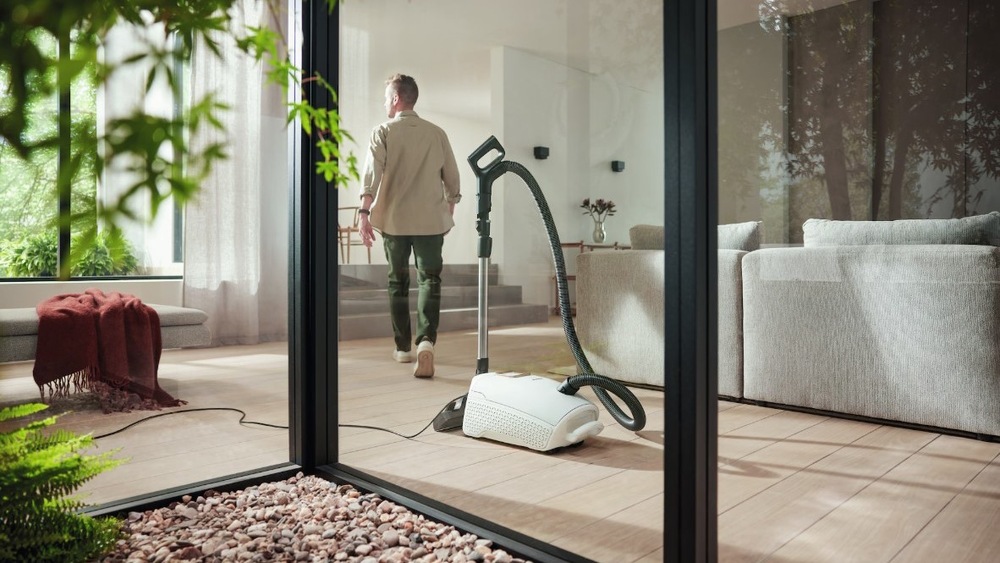 Podlahový vysavač Miele Guard L1 Cat & Dog černý