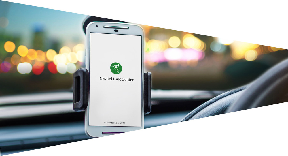 Displej do auta NAVITEL DS1020 černý Integrovaný mikrofon a reproduktor umožní používat displej NAVITEL DS1020 pro handsfree volání