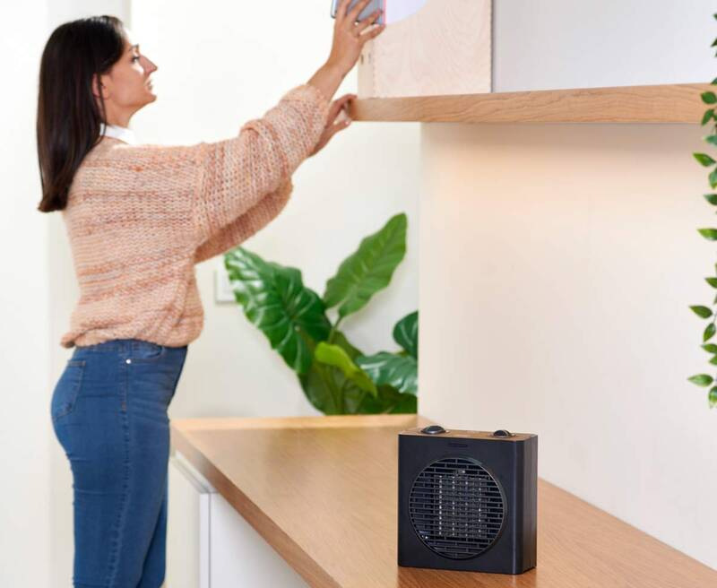 Teplovzdušný ventilátor Black+Decker BXSH1500E černý Black+Decker BXSH1500E, černá