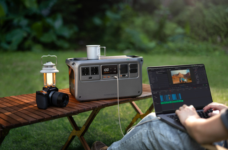 Nabíjecí stanice DJI Power 1000 V2 (1024 Wh) - šedá