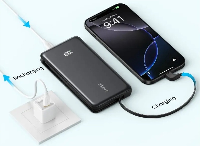 Nabíjení powerbanky Anker Zolo ze zásuvky probíhá současně s nabíjením smartphonu z této powerbanky