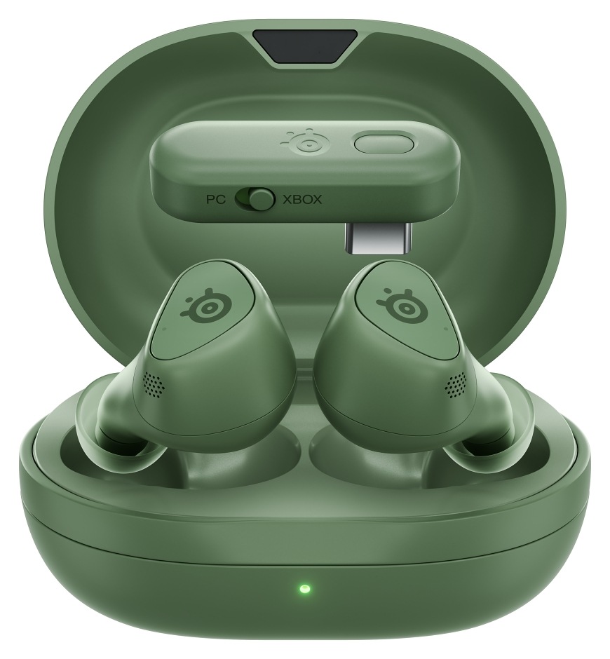 Zelená sluchátka SteelSeries Arctis GameBuds Matcha pro Xbox v otevřeném pouzdře s USB-C přijímačem