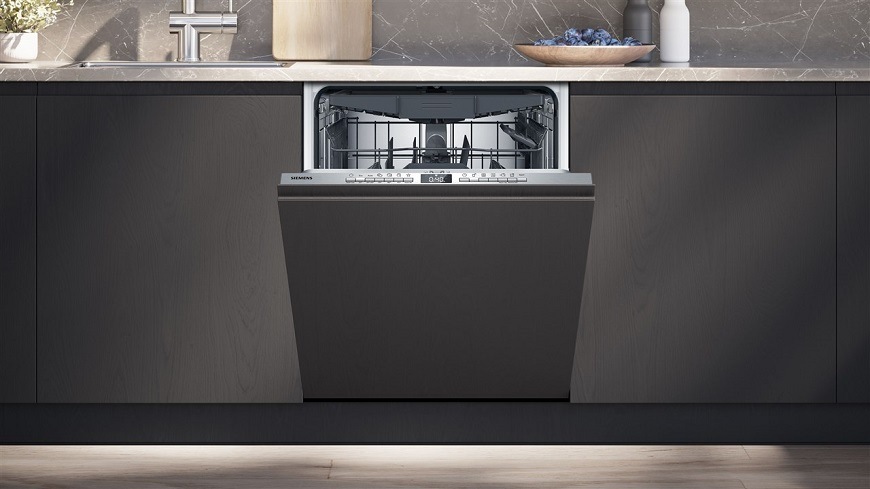 Myčka nádobí Siemens iQ300 SN63EX22CE autoOpen dry SIESN63EX22CE_lifestyle2