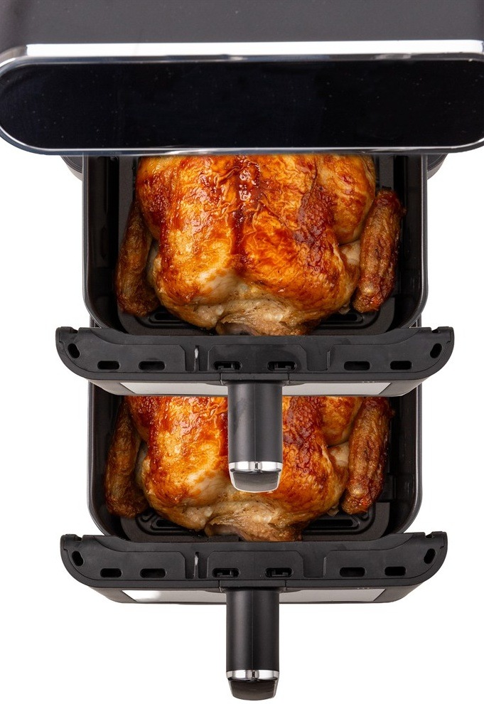 Dvě celá kuřata připravená současně ve dvou komorách fritézy Ariete VerticalDuo.