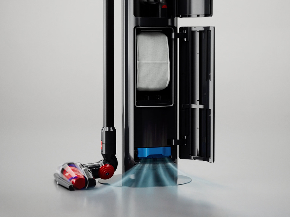 Tyčový vysavač Dyson V10 Konical + Auto Dok černý Obrázek ukazuje, jak to vypadá uvnitř automatické dokovací stanice, kde se nachází objemný vak, který pojme nečistoty až 60 dní.