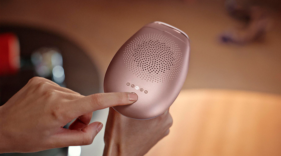 Epilátor Philips Lumea IPL 7000 SC1997/00 bílý/růžový Detailní záběr na hlavu epilátoru Philips SC1997/00 Lumea IPL 7000