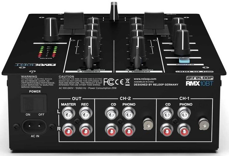 Zadní panel mixážního pultu Reloop RMX-30 BT s RCA vstupy, XLR výstupy a napájením