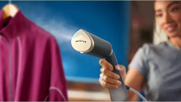 Ruční napařovač oděvů Philips Series 5000 STH5020/40 červený