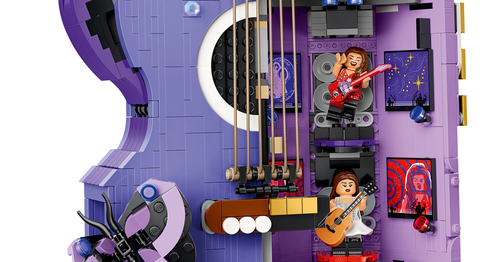 Digitální návod LEGO Builder usnadňuje stavění kytary a pomáhá prohlížet její detaily ve 3D.