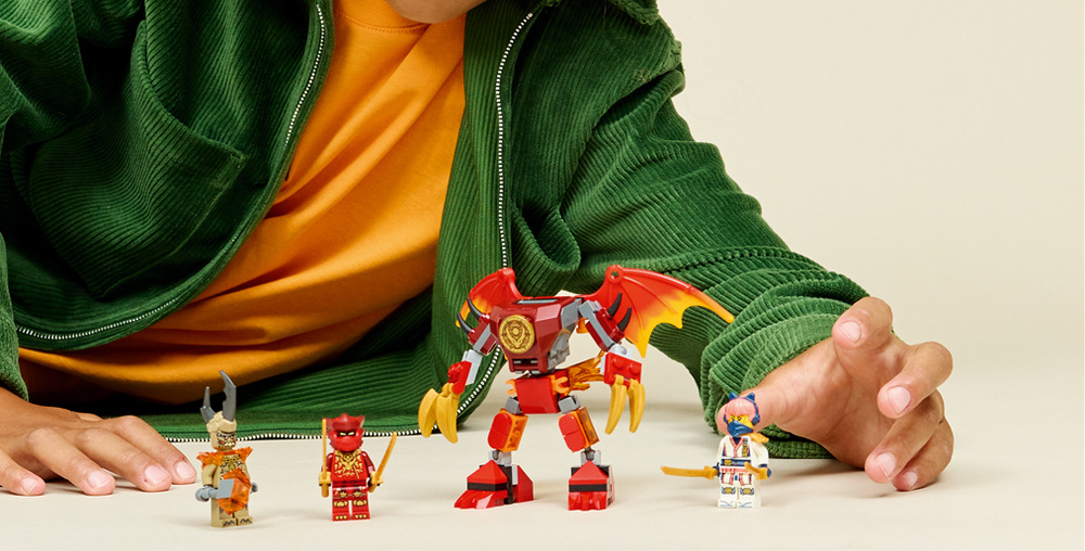 Pohyblivý stroj a tři minifigurky potěší malé fanoušky nindžů, kteří rádi vymýšlejí vlastní fantasy dobrodružství.