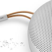 Přenosný reproduktor Bang & Olufsen Beosound A1 (2nd Gen) šedý Přenosný reproduktor Bang & Olufsen Beosound A1 (2nd Gen) šedý