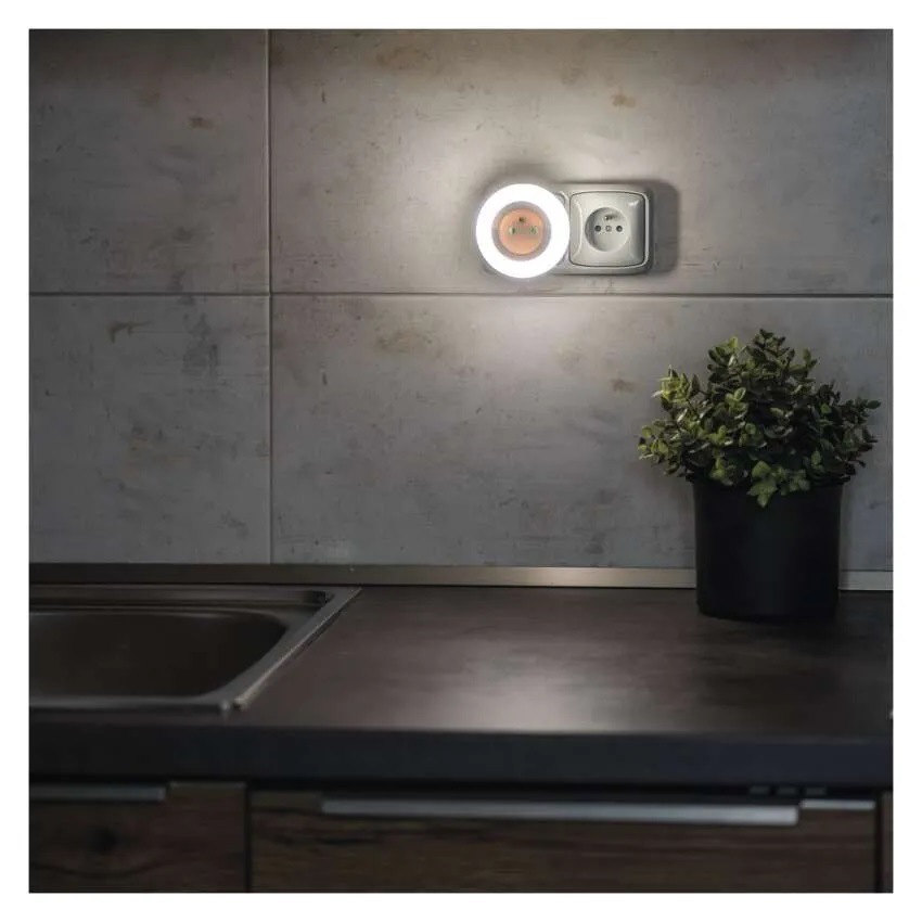 Noční světlo EMOS LED P3320 s fotosenzorem do zásuvky Noční světlo EMOS LED P3320 s fotosenzorem do zásuvky