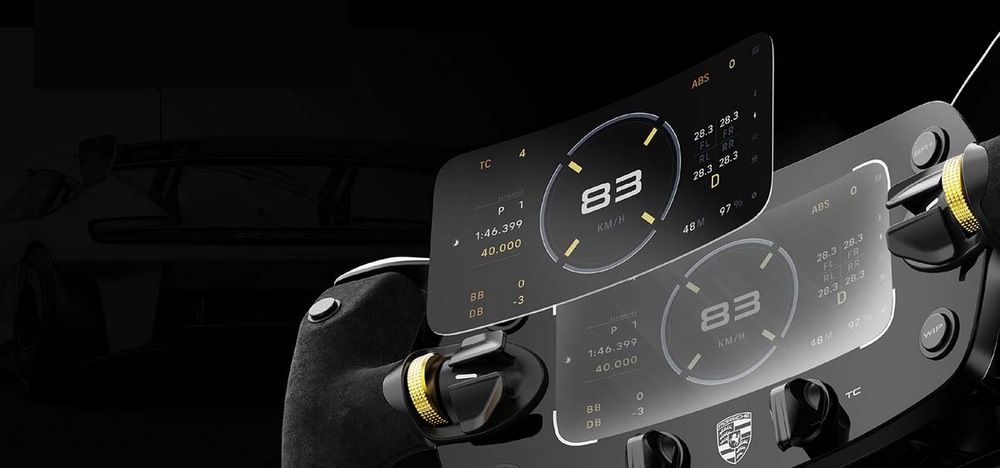Volant s podsvíceným digitálním displejem zobrazujícím „83 km/h“ a různé údaje. Elegantní design, jednobarevné pozadí a logo luxusního vozu.