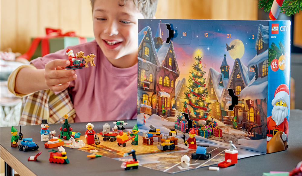 Každé okénko ukrývá nový mini model nebo doplněk, který dětem zpestří čekání na Štědrý den.