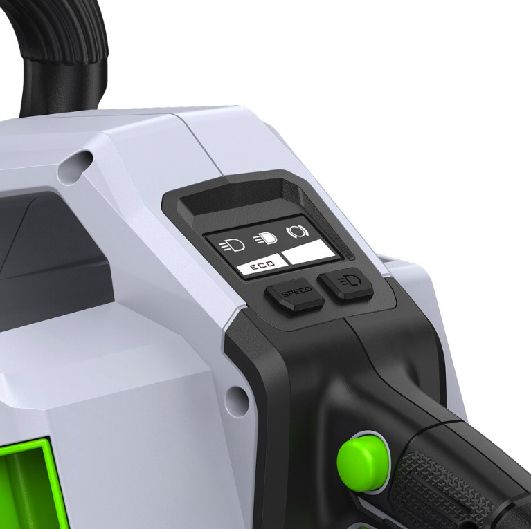 Detail ovládacího panelu řetězové pily EGO CS1810E s nastavením rychlosti a ovládáním LED osvětlení