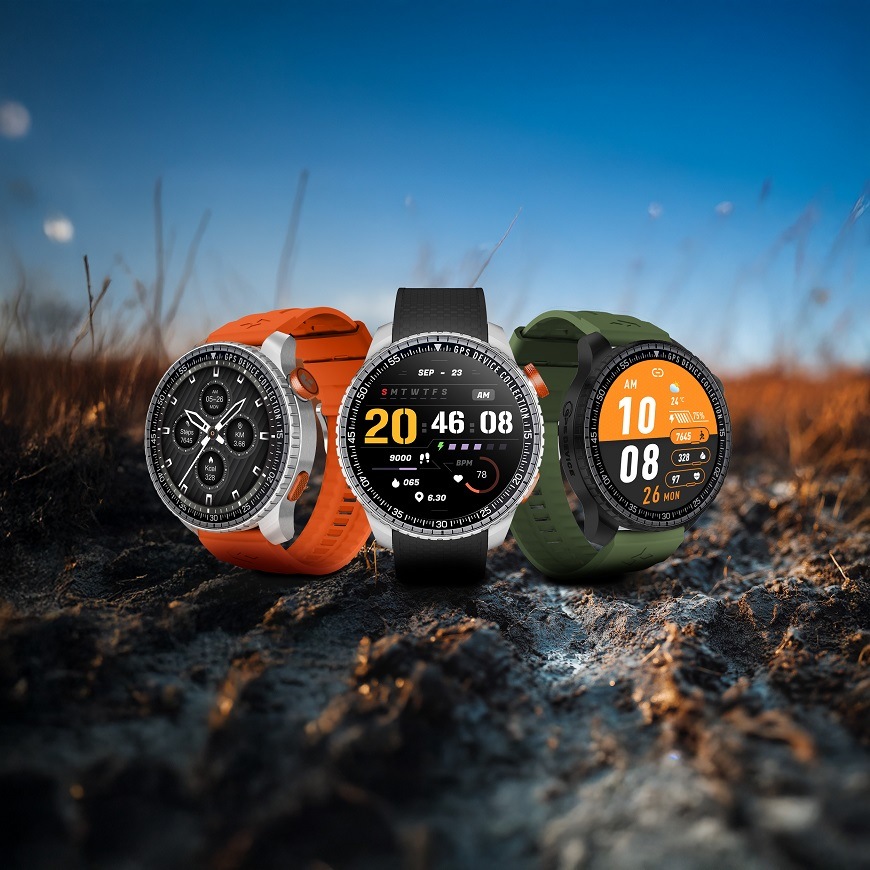 Chytré hodinky Garett Compass GPS – hodinky položené na kameni v horském terénu se zobrazením funkcí 