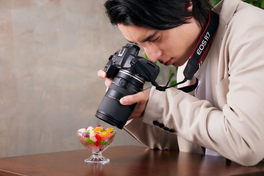 Tamron 18–300 mm f/3.5–6.3 Di III-A VC VXD (Canon RF), černá