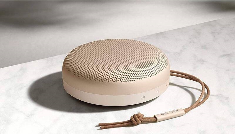 Přenosný reproduktor Bang & Olufsen Beosound A1 (2nd Gen) zlatý Přenosný reproduktor Bang & Olufsen Beosound A1 (2nd Gen) zlatý