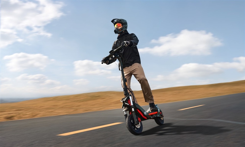 Elektrická koloběžka Segway ZT3 Pro E antracitová