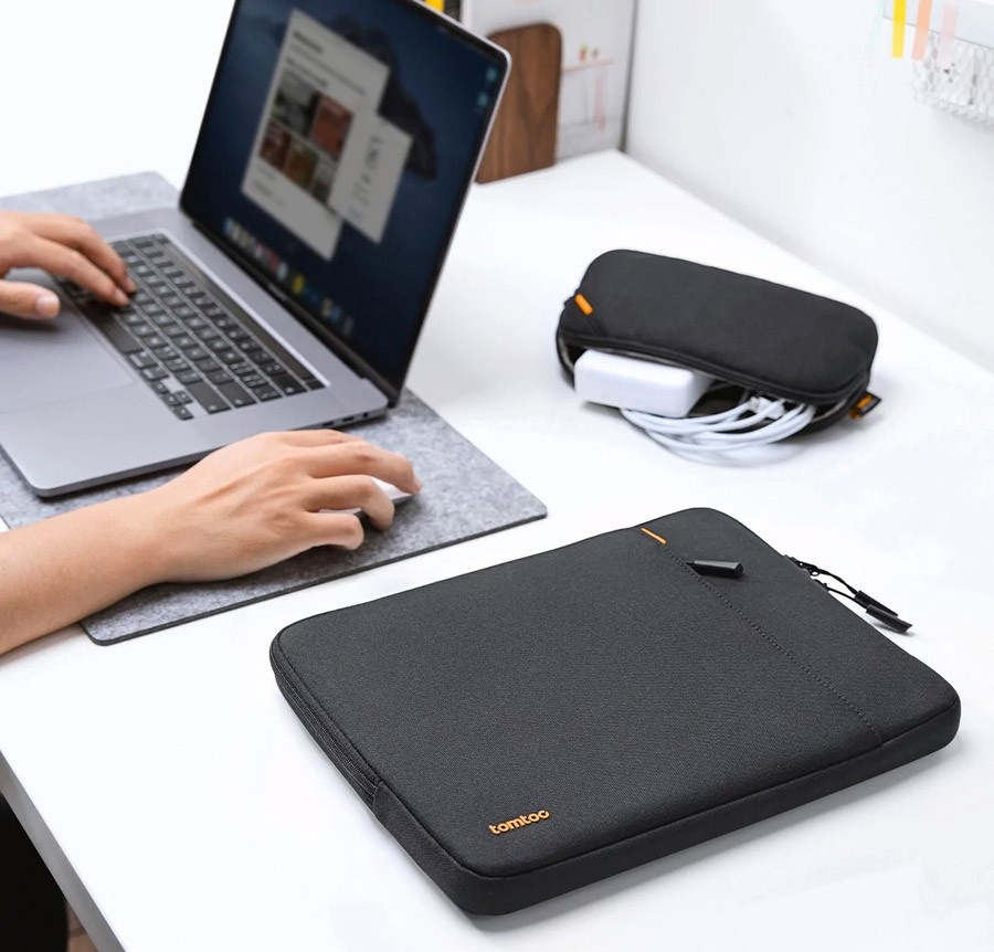 Pouzdro na notebook tomtoc Sleeve Kit na 13" MacBook Pro / Air - černé