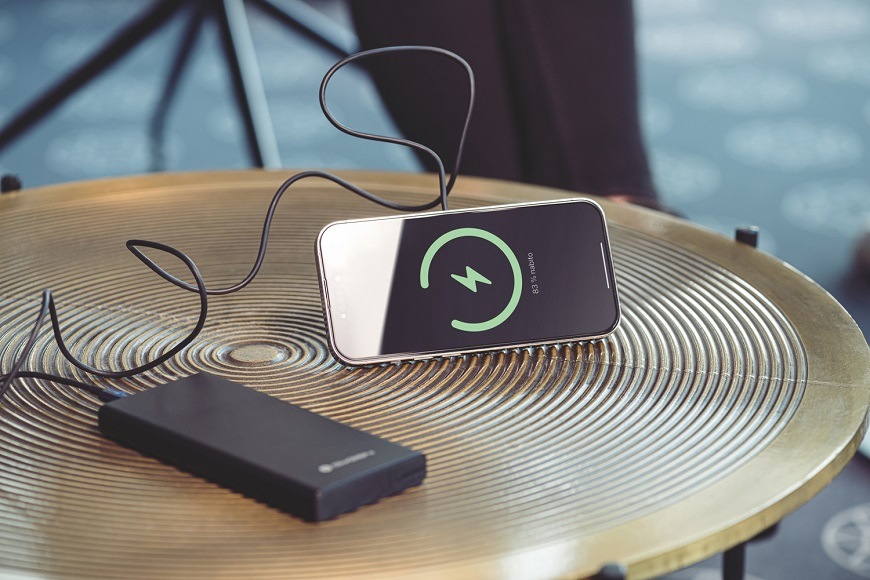 Bezdrátová nabíječka GoGEN s Magsafe, černá