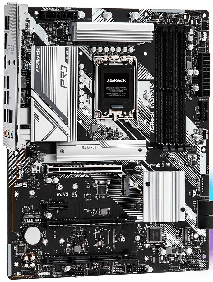 Z horního pohledu je v levé horní části zadní I/O panel s porty pro externí zařízení. Nahoře uprostřed je patice Intel 1700 a vpravo od ní čtyři DDR5 sloty. Na pravém okraji je 24pin napájení a nahoře napájení pro CPU. Uprostřed jsou PCIe sloty pro grafiku a rozšíření, poblíž jsou tři M.2 pozice a na pravé/spodní části čtyři SATA porty. Dole jsou konektory pro přední panel skříně, interní USB, audio, RGB a ventilátory.