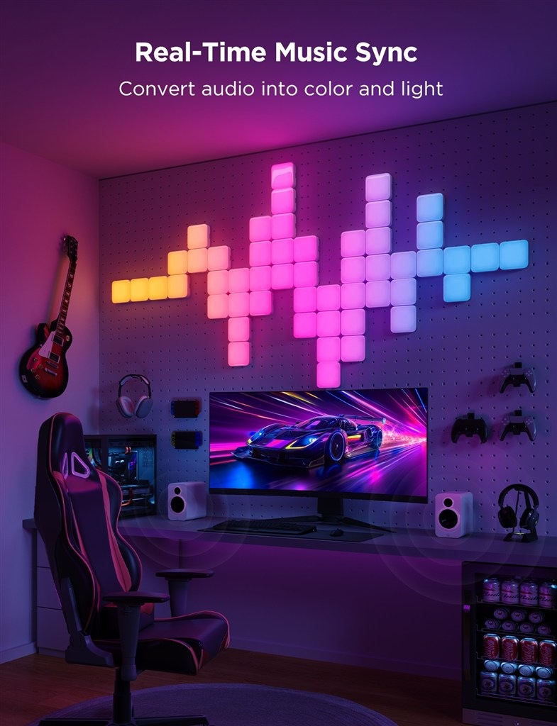 Nástěnné svítidlo Govee Smart mini RGBIC panely, Matter (10 ks) bílé LED panely umístěné nad počítačovou sestavou.