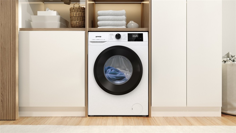 Pohled na pračku gorenje v interiéru