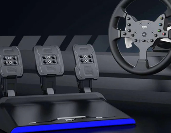 PXN V99 Bundle nabízí i trojici pedálů s Hallovým snímáním