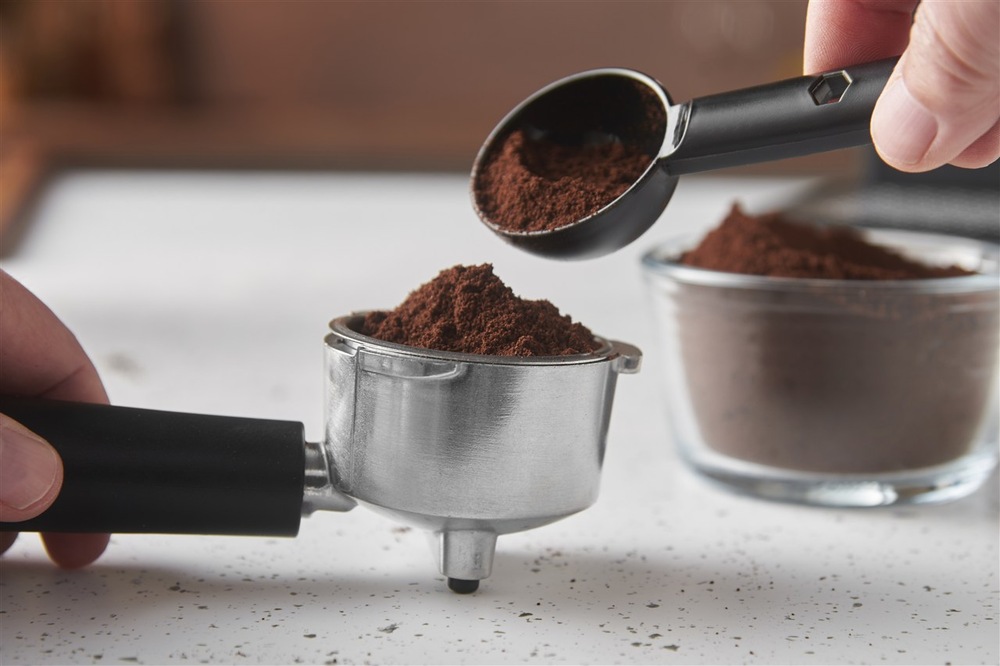 Pákový kávovar Russell Hobbs 28700-56 Heaton dávkování kávy