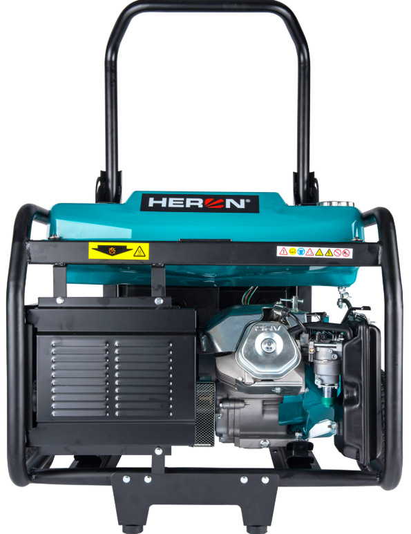 Zadní pohled na elektrocentrálu HERON 8896145 s motorem a rámovou konstrukcí