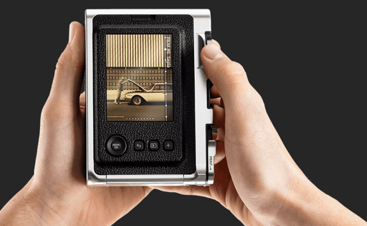 Instantní fotoaparát Fujifilm Instax Mini EVO černý