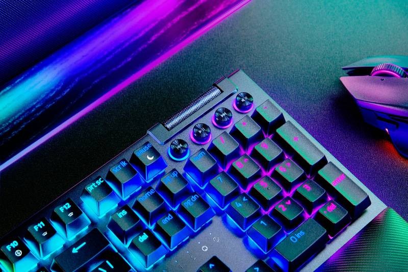 Klávesnice Razer BlackWidow V4 (Yellow Switch) US layout černá Klávesnice Razer BlackWidow V4 (Yellow Switch) US layout černá