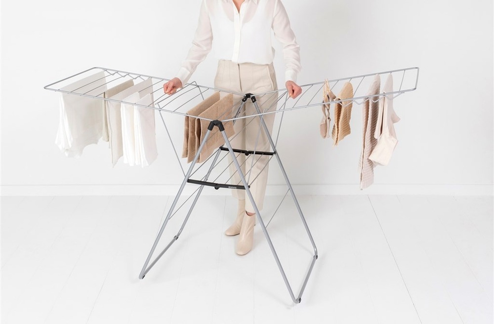 Sušák na prádlo Brabantia HangOn, 25 m, Metallic Grey stříbrný Sušák na prádlo Brabantia HangOn, 25 m, Metallic Grey stříbrný