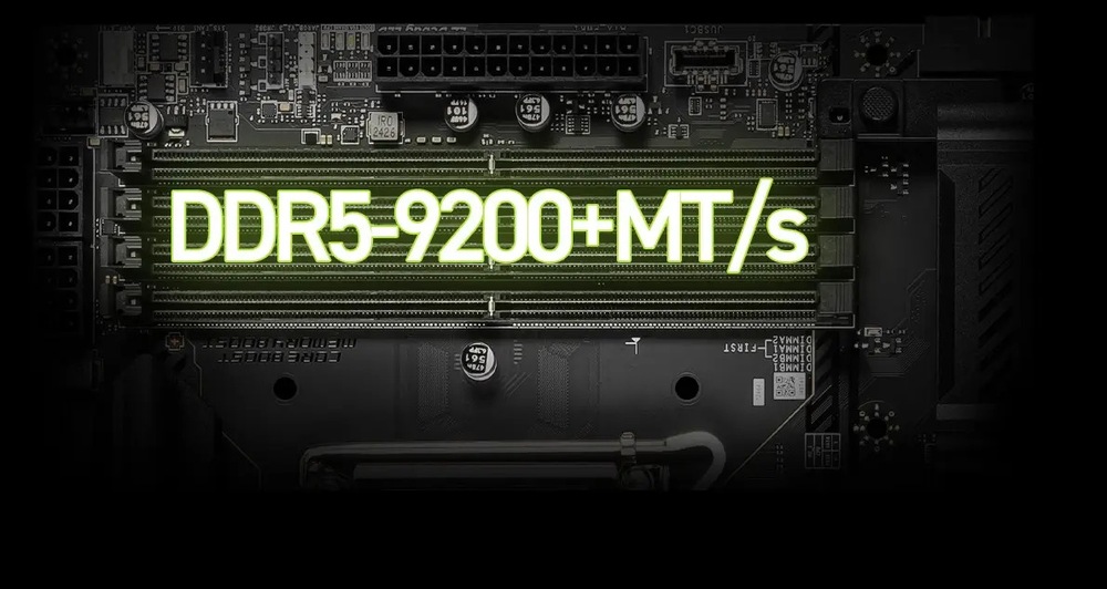Detailní záběr základní desky počítače se zeleným nápisem „DDR5-9200+ MT/s“ nad paměťovými sloty , který zdůrazňuje vysokorychlostní paměťovou technologii.