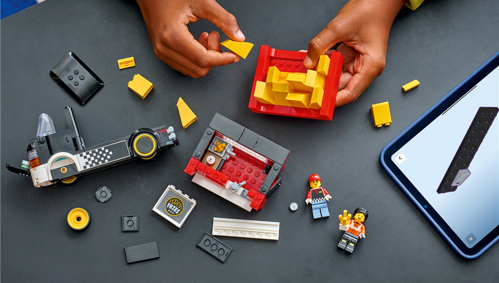Stavebnice LEGO® City 60488 Pojízdné občerstvení s hranolky Digitální návod v aplikaci LEGO Builder provede děti stavěním, po kterém mohou pokračovat ve vlastních příbězích.
