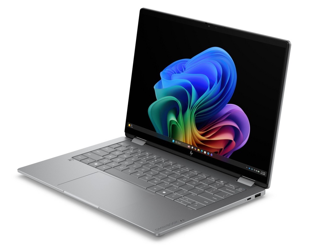 Otevřený a zapnutý notebook HP OmniBook X Flip AI otočený doleva