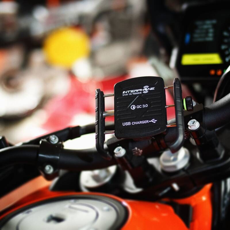 Držák na mobil Interphone Motocrab s integrovaným USB portem černý Držák na mobil Interphone Motocrab s integrovaným USB portem černý