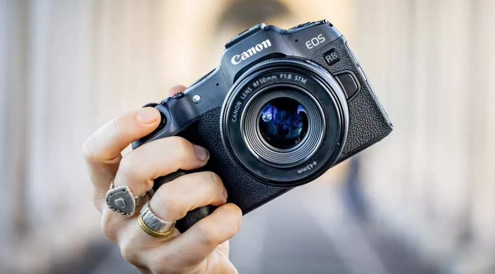 Digitální fotoaparát Canon EOS R8 tělo + LP-E17 kit černý Digitální fotoaparát Canon EOS R8 tělo + LP-E17 kit černý