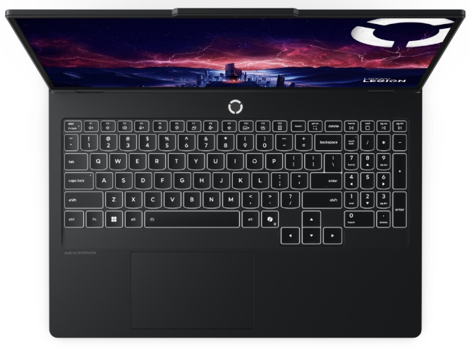 Pohled shora na klávesnici Lenovo Legion Pro 5 16IAX10H s numerickou částí a touchpadem