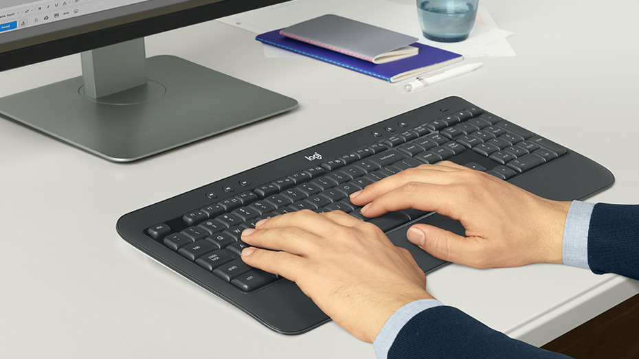 Klávesnice s myší Logitech Wireless Combo Advanced CZ/SK černá Klávesnice s myší Logitech Wireless Combo Advanced CZ/SK černá