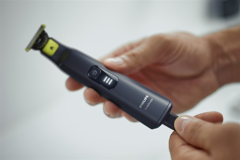 Zastřihovač vousů Philips OneBlade Pro 360 QP6552/15 chrom Zastřihovač vousů Philips OneBlade Pro 360 QP6552/15 chrom