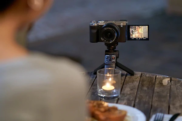 Digitální fotoaparát Sony Alpha 7C, tělo stříbrný Digitální fotoaparát Sony Alpha 7C, tělo stříbrný