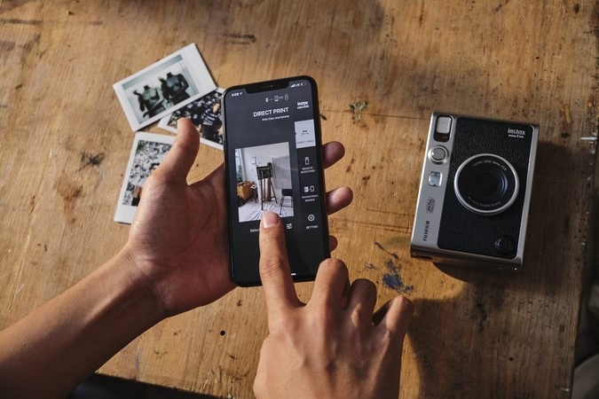 Instantní fotoaparát Fujifilm Instax Mini EVO černý