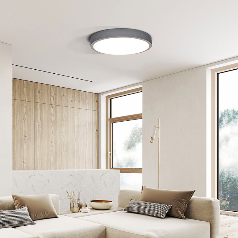 Stropní svítidlo Solight WO8001 instalované v moderním interiéru s nízkým profilem 8 cm