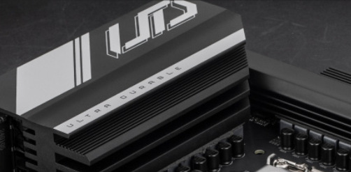 Základní deska GIGABYTE Z890 UD WIFI6E Gigabyte Z890 UD WIFI6E nadchne i propracovaným chlazením