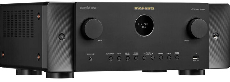 Boční pohled na AV receiver Marantz Cinema 60 DAB S2 s předním ovládacím panelem
