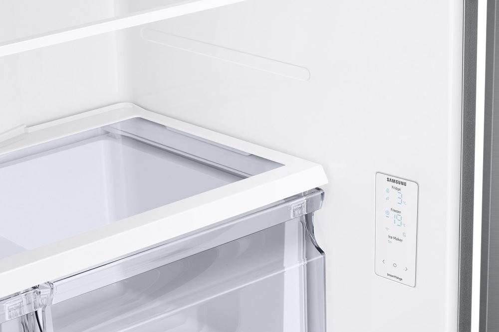 Americká lednice Samsung RF50C510ES9/EO stříbrná Detail ovládácího panelu lednice Samsung RF50C510ES9/EO